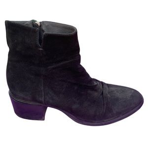 Vero Cuoio black suede ankle boots SZ 10